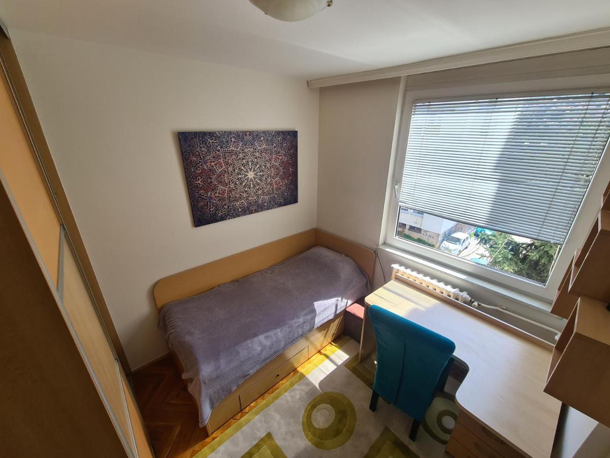 Walnut Apartment - Private Garage 塞拉耶佛 外观 照片