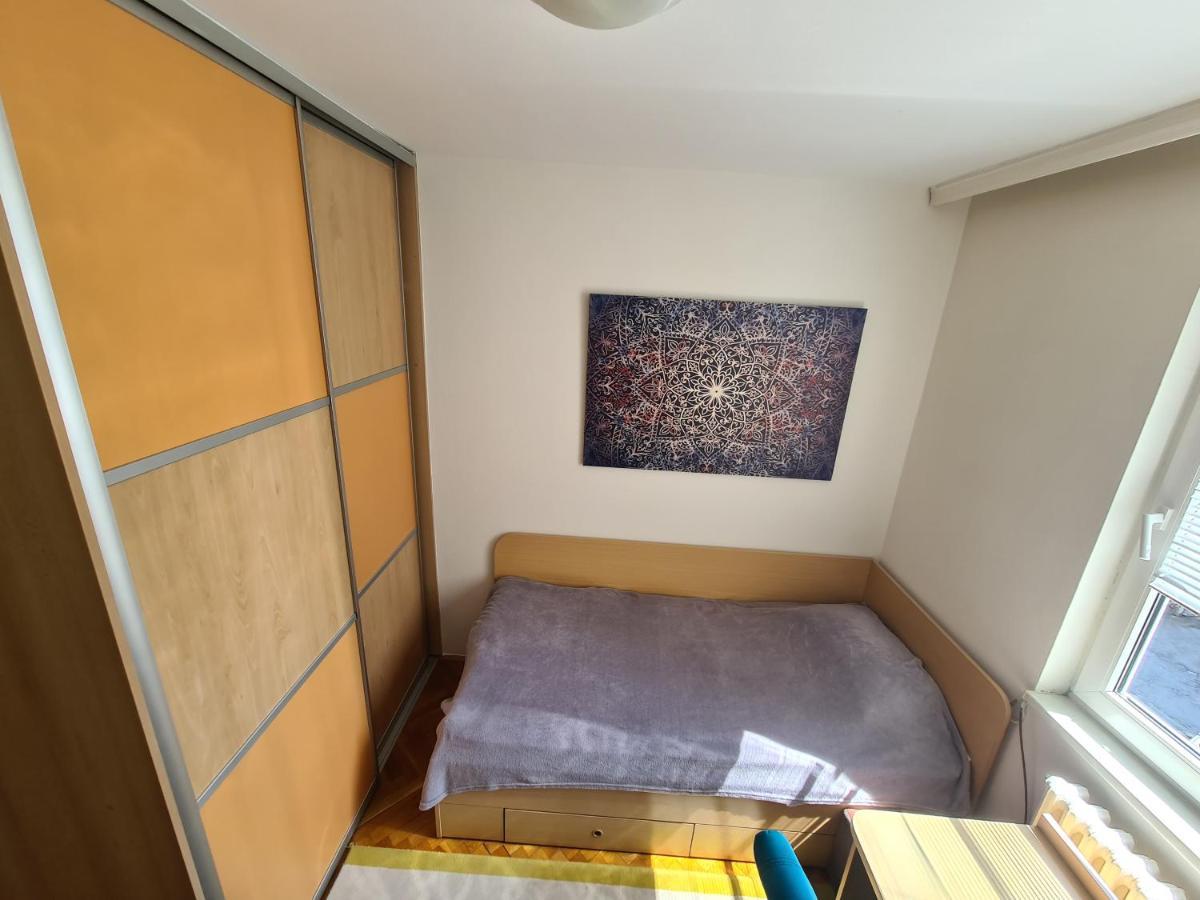 Walnut Apartment - Private Garage 塞拉耶佛 外观 照片